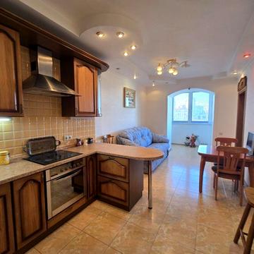 Продаж просторої 2-кімнатної квартири м. Київ, вул. Миколи Голего 5