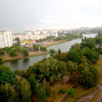 Райдужна вул., 21