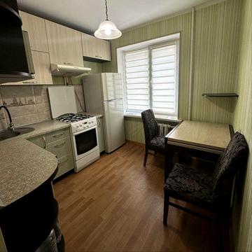 Алмазний поруч зупинка вільна