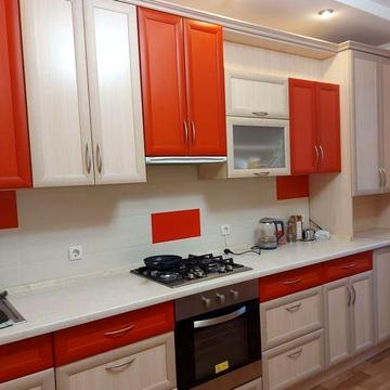 Поділ  гарний стан парковка у дворі