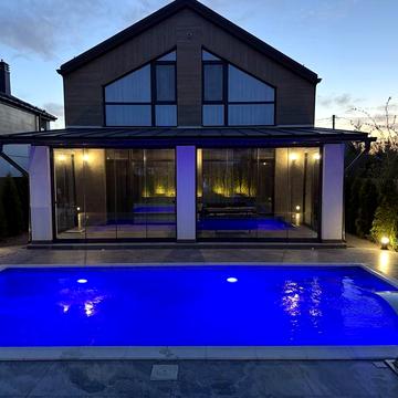 Котедж з басейном з підігрівом