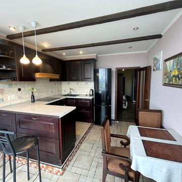 Саперно-Слобідська вул., 22