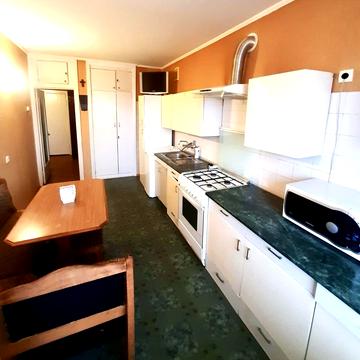 Художня вул., 4