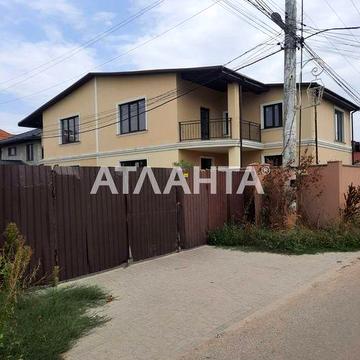 Современный дом на застроенной улице в Царском селе