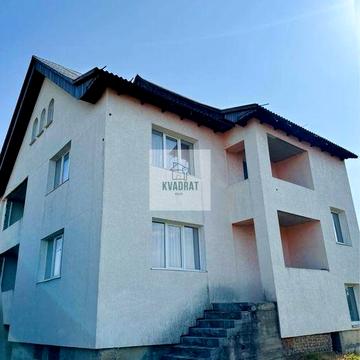 Продам просторий будинок в затишній місцевості