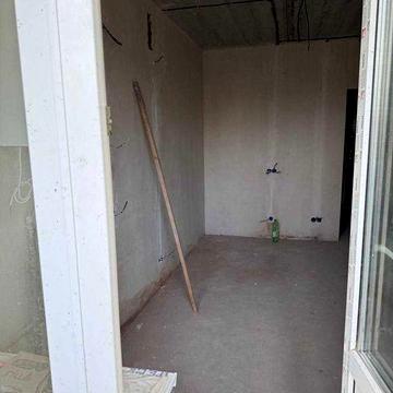 Велика 1-кімнатна квартира з початковим ремонтом!