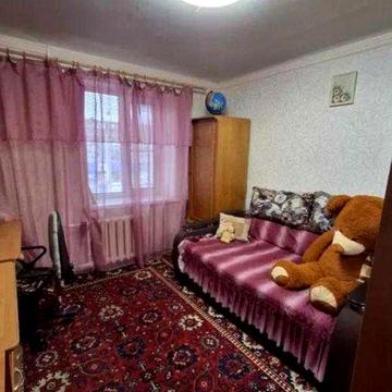 Продам 2 к. гостинку в районе Одесской