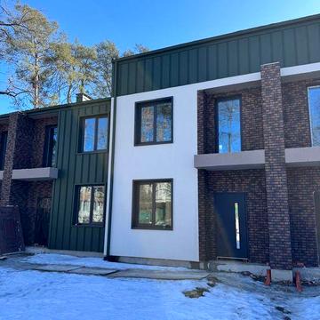 Сучасні таунхауси в Ірпені біля озера