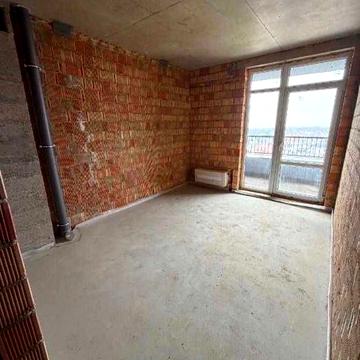 Продам 3 кімнатну квартиру в новому цегляному будинку.