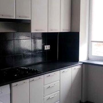 Двокімнатна "Сталінка" з автономним опаленням 43500$