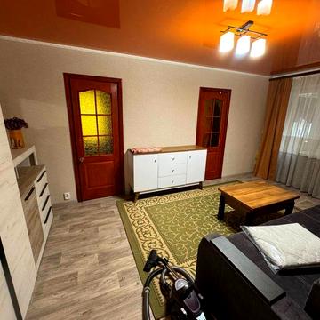 Продається 3 -кімнатна квартира в місті Кролевець