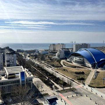 Срочно! 2-комнатная квартира в центре с видом на море и площадь