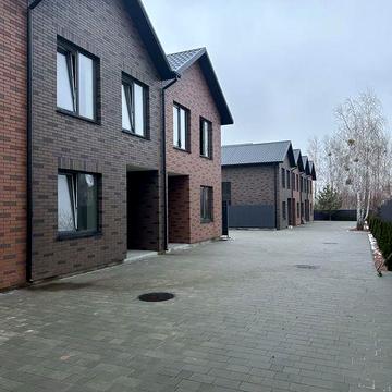 Стильні таунхауси з власним двором!Газ, побудовані з цегли, паркомісце