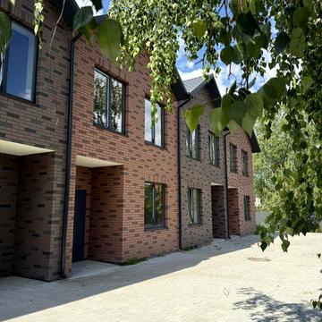 Цегляні таунхауси! Ворзель! Газ,Велика парковка,Без комісії!