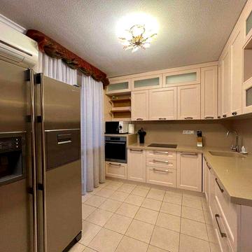 Олександра Довженка вул., 14/1, Квартира вільна.