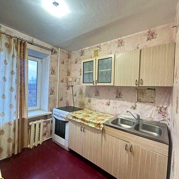 Південний вокзал поруч з АТБ вільна