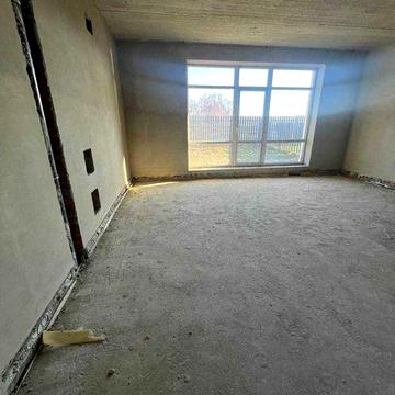 Продається зданий таунхаус поруч з ТЦ Велес. Готовий до ремонту.