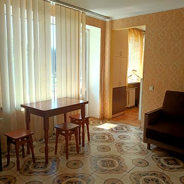 Кафедральна вул., 6