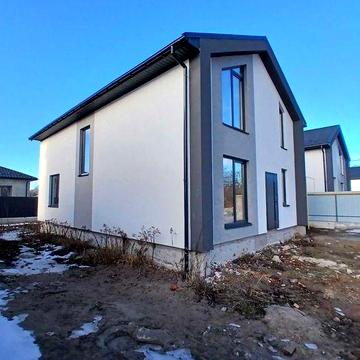 Новий будинок в чистовому варіанті, заведені центр. вода, газ, світло.