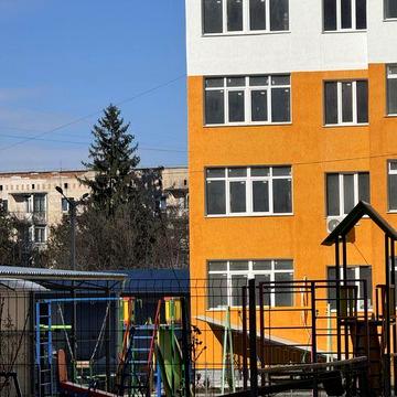 Квартира в зданому будинку на зручному поверсі