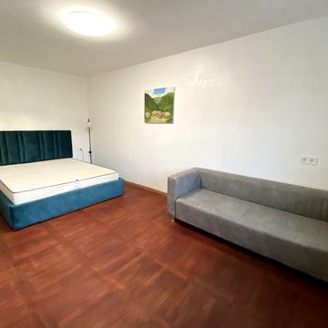 Віктора Ярмоли вул., 6/8