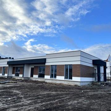 Кутовий котедж 80м2 з штукатурними роботами .