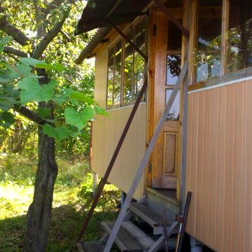 Дачний будинок на 2-х ділянках (10 соток) в тихому мальовничому місці