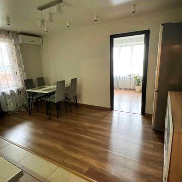 Власник. Довгострокова оренда 2 кімнатна.