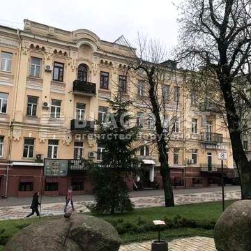 Продам 1-кімнатну по вулиці Лисенка 1