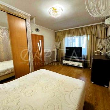 Продаж  Квартира  вул. Срібнокільська Позняки 3 кімнати