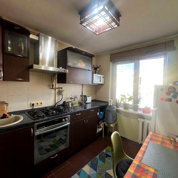 Продам 1-кімнатну, ремонт, Борщагівська 4,метро Політехнічний інститут