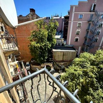 Центр! Продаж 2кім квартири, вул Гнатюка 3 Сонячна. Ліфт .Балкон. Двір