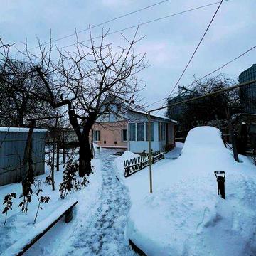 Продаж будинку з великою земельною ділянкою. Працюємо по программах.