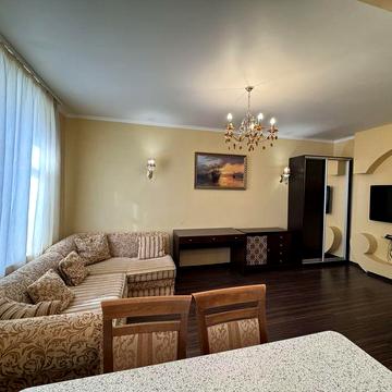 м. Деміївська; пр.Лобановського; 1 кімн  студія в клубному будинку