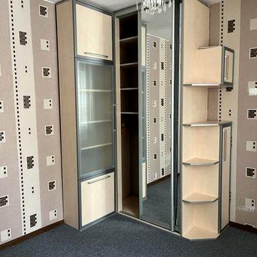 4 х кімнатну квартиру, Академіка Єфремова 21. М. Академмістечко.