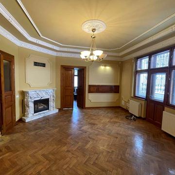 Оренда 4-х кімнатноі квартири 85 кв,м.центр від власника