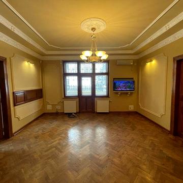 Оренда 4-х кімнатноі квартири 85 кв,м.центр від власника