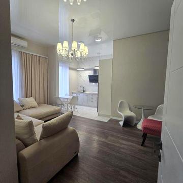 Продам красивую 3х комнатную рядом центр