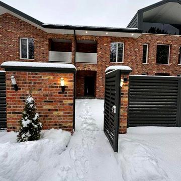 Таунхаус з двором