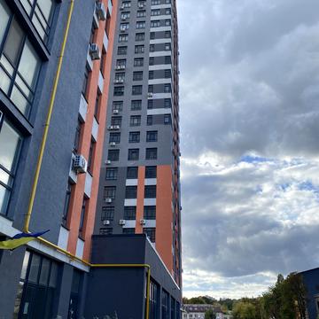 Миколи Гулака вул., 4