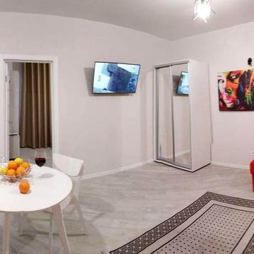 Сдам  на 2-3 мес до лета 2 спальни Генуэзкая 26 жеичужина 3 этаж