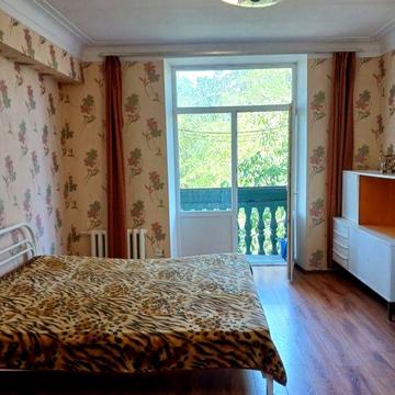 Продається вільная 2х кімнатна  " сталінка" в центрі міста