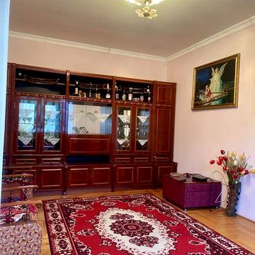 Продається напівособняк в центральній частині міста