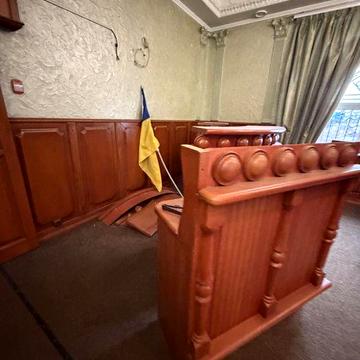 Здам приміщення центр города можно військовим