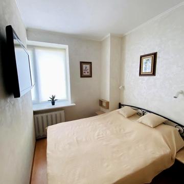 Анни Ахматової вул., 16-Б