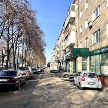 Продам 1-кімн  Ст Бандери   2-й поверх Добротного  Будинка