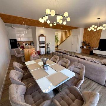 Преміальний котедж 170 м біля лісу з авторським ремонтом.