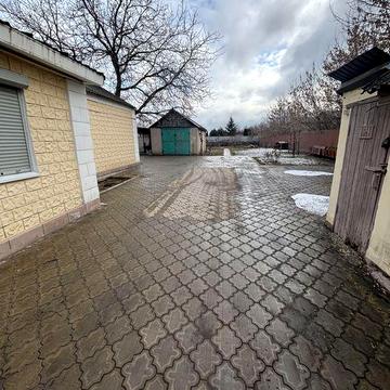 Оренда дому (+ гараж, + підвал, велика територія, огород)