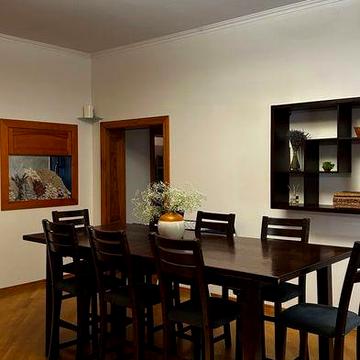 оренда дворівневої квартири з  подвірʼям (центр)