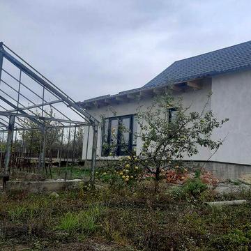 Просторий будинок підключені всі комунікації утеплений, є підвал 32017